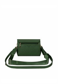 Zelená syntetická crossbody taška s texturovaným vlnitým vzorem, zlatými kovovými doplňky, přední kapsou na zip a nastavitelným popruhem.