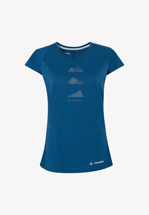 Kurzes blaues T-Shirt aus weichem Stoff mit einem weißen Berg-Motiv in der Mitte und dem Text "GESCHICHTEN VON DEN BERGEN".