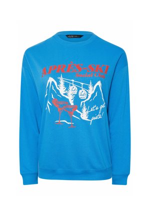 Blaues Sweatshirt mit Rundhalsausschnitt und langen Ärmeln. Grafisches Motiv auf der Vorderseite in Rot und Weiß zeigt Berge, Kiefern und Cocktailgläser.
