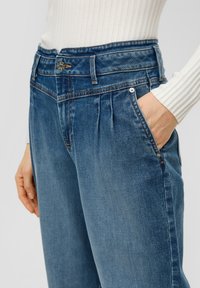 s.Oliver - Jeansy Relaxed Fit