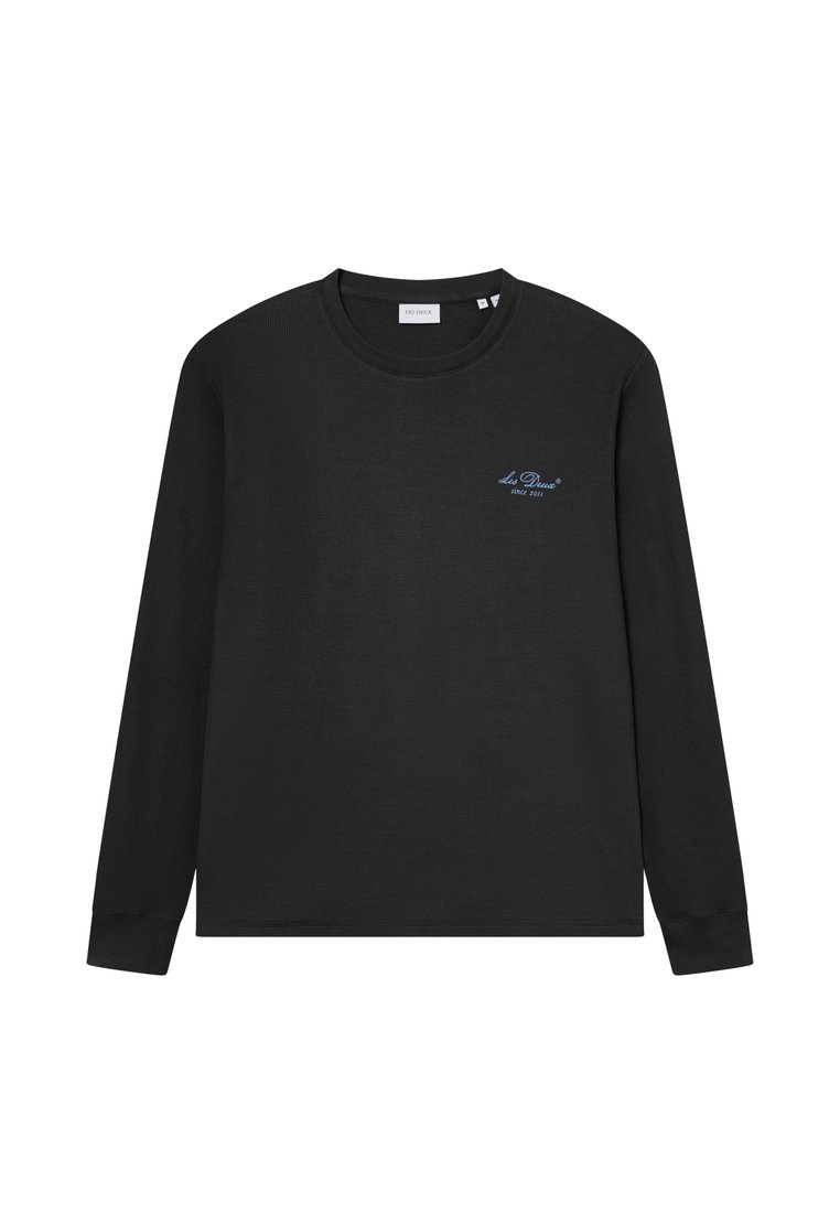 Μαύρη μπλούζα μακριού μανικιού από ριπ ύφασμα, με στρογγυλή λαιμόκοψη. Διαθέτει ένα μικρό μπλε λογότυπο στο αριστερό στήθος και απλό, καθαρό σχέδιο.