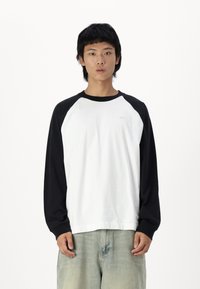 Hollister Co. BOXY - Majica z dolgimi rokavi - brilliant white/black beauty