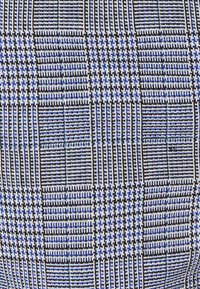 Unausgewählt, Prince of Wales Blue