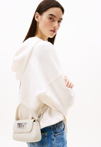 Tommy Jeans EVERYWHERE FLAP  - Handbag - beige