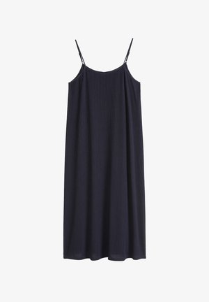 Granatowa sukienka bez rękawów z cienkimi ramiączkami, wykonana z fakturowanej tkaniny. Ma luźny krój i sięga do kolan.