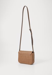 Armani Exchange BORSA TRACOLLA - Axelremsväska - dark pisco
