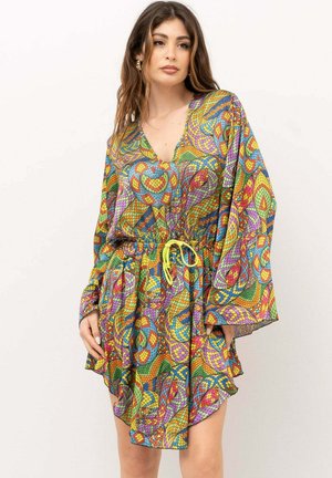 Abito multicolore con motivo, scollatura a V profonda, maniche lunghe, vita elasticizzata e cordoncino giallo brillante. Tessuto leggero e fluido.