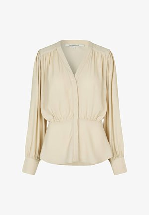 Beige blouse met lange mouwen en een V-hals, met geplooide schoudernaden en een getailleerde taille. Gemaakt van zachte stof met een gladde textuur.