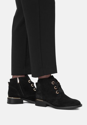 Gležnjarji z vezalkami - black