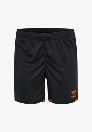 Zwarte atletische shorts met elastische tailleband en een klein oranje merkembleem op het linkerbeen, ontworpen voor sport of casual gebruik.