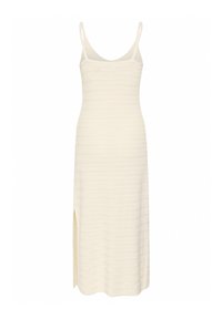 Abito maxi in maglia color avorio con spalline sottili regolabili, texture a costine e una fessura laterale per facilitare i movimenti.