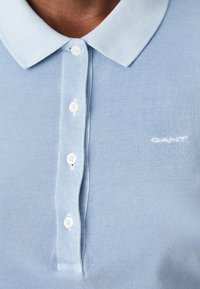 GANT SUNFADED - Poloshirts - hellblau