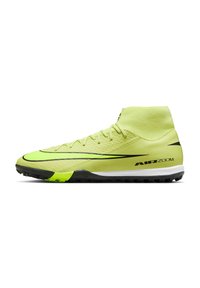 Limegrøn træningssko med en mellemhøj design. Har en tekstureret overdel, sorte detaljer og en markant "AIR ZOOM" branding på siden.