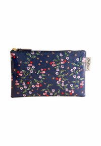 Mornarska tkaninska torbica z rožnatim in zvezdastim vzorcem v roza, rdeči in zeleni barvi. Ima zlat zadrgo in oznako na strani.