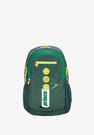 Dunkelgrüner Rucksack mit gelben Reißverschlüssen, einer Tennisball-Grafik, von der drei Bälle mit Smiley-Gesichtern abfliegen, und den Texten "prince" und "smiley" an den Seiten.