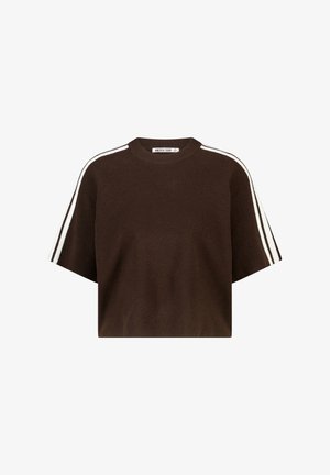 Dunkelbraunes, kurzärmeliges Strickoberteil mit weißen Streifen entlang der Schultern und Ärmel, mit rundem Halsausschnitt und legerer Passform.