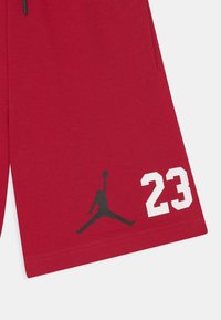 Jordan ELEVATED CLASSICS - Pantalón corto de deporte - gym red