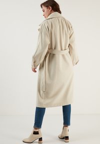 LELA LOOSE FIT - Manteau classique - mink color