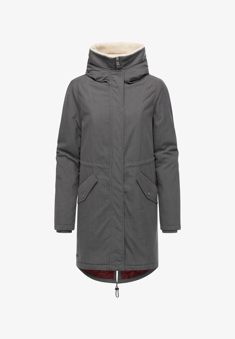Grijze parka jas met een afneembare capuchon, fleece-voering in de kraag, twee voorkeuzes en een trekkoord aan de onderkant. Gequilt bordeauxrode voering zichtbaar.