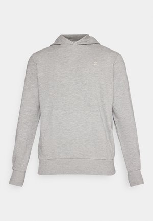 Grå hoodie med avslappnad passform, tillverkad av mjukt material. Har en känguruficka, ribbade ärmslut och en liten logotyp ovanför fickan.