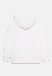 Hoodie blanc avec une texture douce, doté d'une capuche et de manches longues, conçu avec une coupe décontractée et des poignets et un ourlet côtelés.