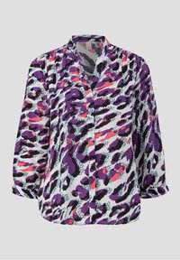 Blusa viola e bianca con motivo a stampa leopardata, con accenni di rosa e nero. Presenta un scollo a V, maniche a tre quarti e una texture di tessuto morbido.