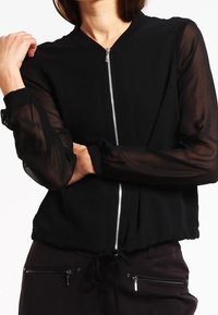 Vero Moda Petite Bomberjacka - black