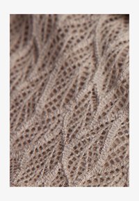 Selected, taupe