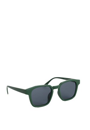 Lunettes de soleil carrées vert foncé avec montures épaisses et verres teintés foncés présentées sur fond blanc.