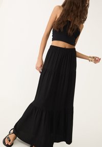 Stradivarius PEASANT - Maxisukňa - black