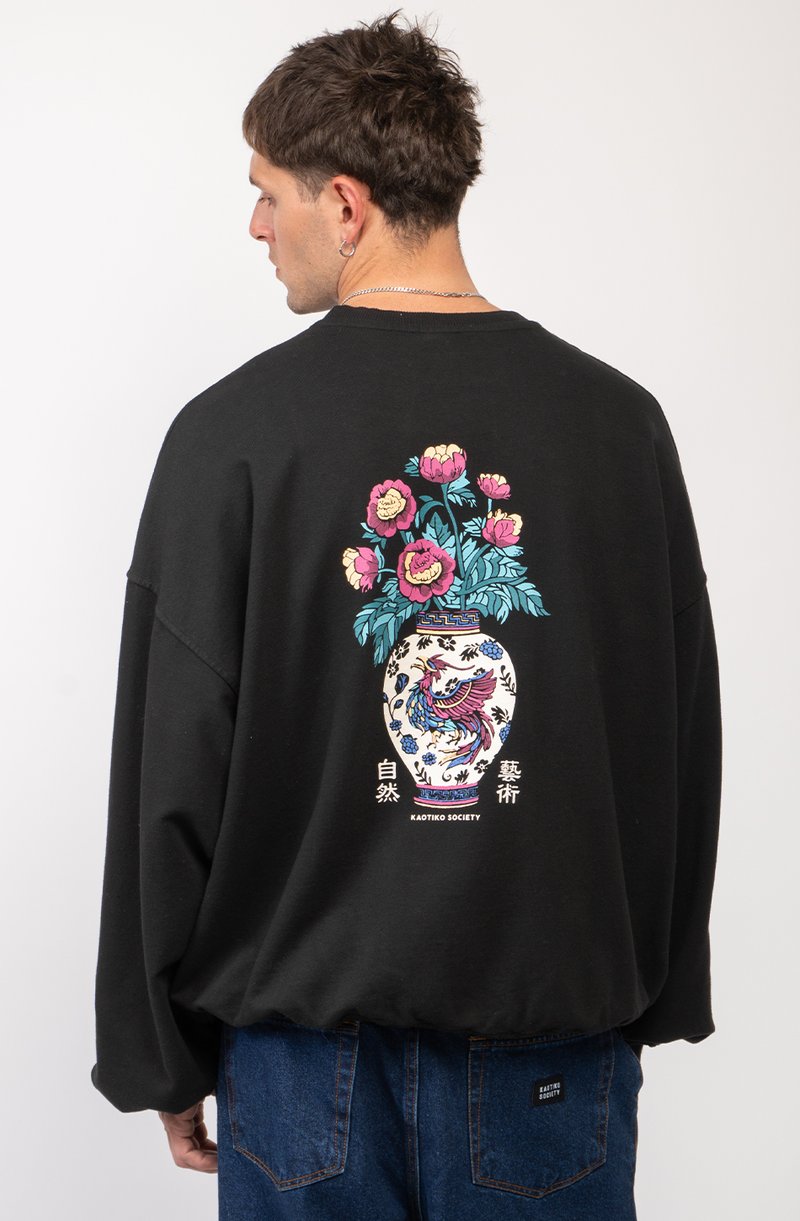 Zwarte sweatshirt met oversized pasvorm, met kleurrijk bloemen- en vaasdesign op de achterkant. Van katoen, met ribbelhalslijn en casual stijl.