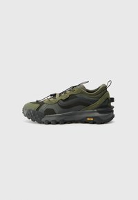Unselected, dark green