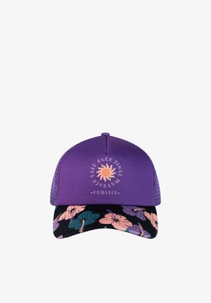 Paarse truckerpet met bloemenprint op de klep en een zonnegrafiek met de tekst "Relaxed Sinds Ooit ~Protest~" op het voorpaneel.