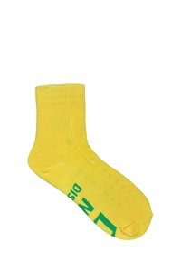 Calzino di cotone giallo con bordo a coste e testo verde lungo il lato, con una texture liscia e design alla caviglia.