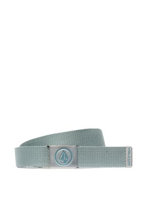 Ceinture en tissu tressé bleu clair avec une boucle en métal ornée d'un logo géométrique et du texte "Volcom" sur l'extrémité.