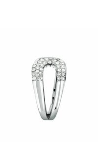 Anello in argento con design a forma di U, decorato con cristalli trasparenti nella parte superiore. Finitura lucida, texture liscia e stile moderno.