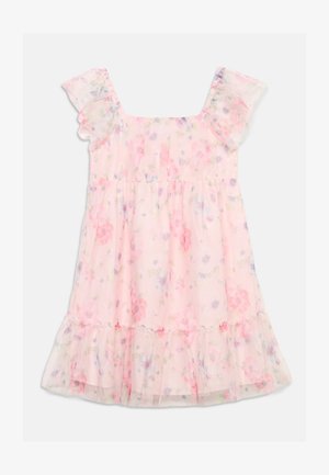 Robe fleurie rose avec manches courtes à volants et ourlet volanté, présentant un décolleté carré et de délicats motifs floraux pastel.
