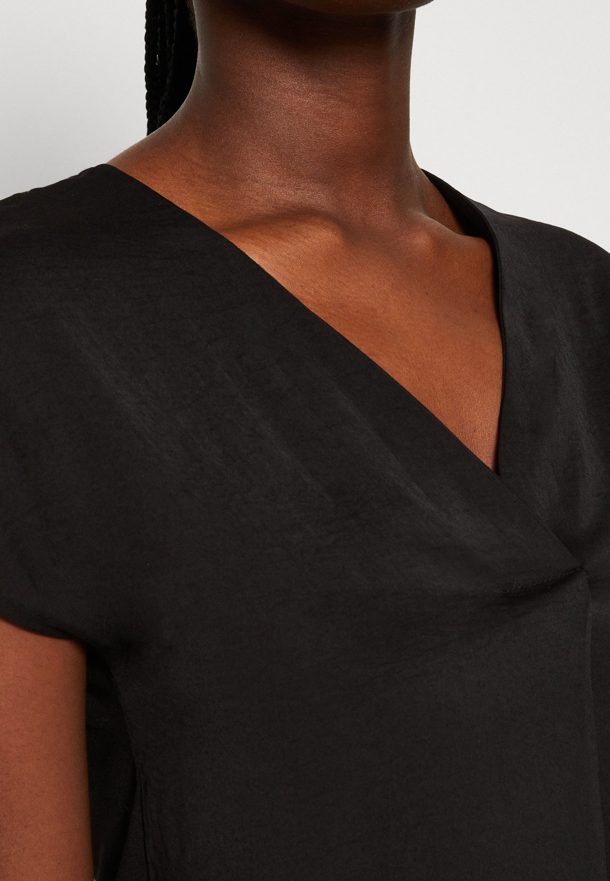 ONLAVA S/S V-NECK