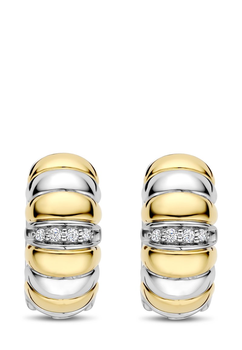 Gold- und Silber-Ohrringe mit glatten, geschwungenen Schichten, die in der Mitte eine Reihe von fünf kleinen Diamanten haben.