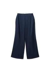 Pantalon large bleu marine avec fines rayures blanches verticales et un devant plissé sur fond blanc.