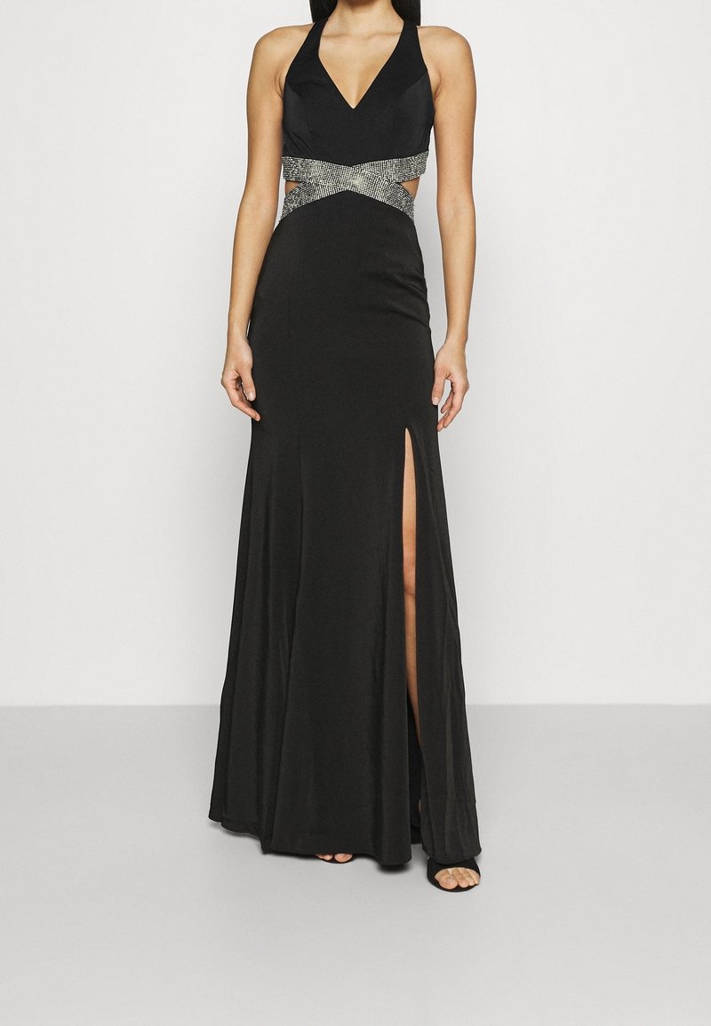Černé maxi šaty na ramínka s v-výstřihem, které mají výřezy v pase a boční rozparek. Texturované kovové detaily v pase.