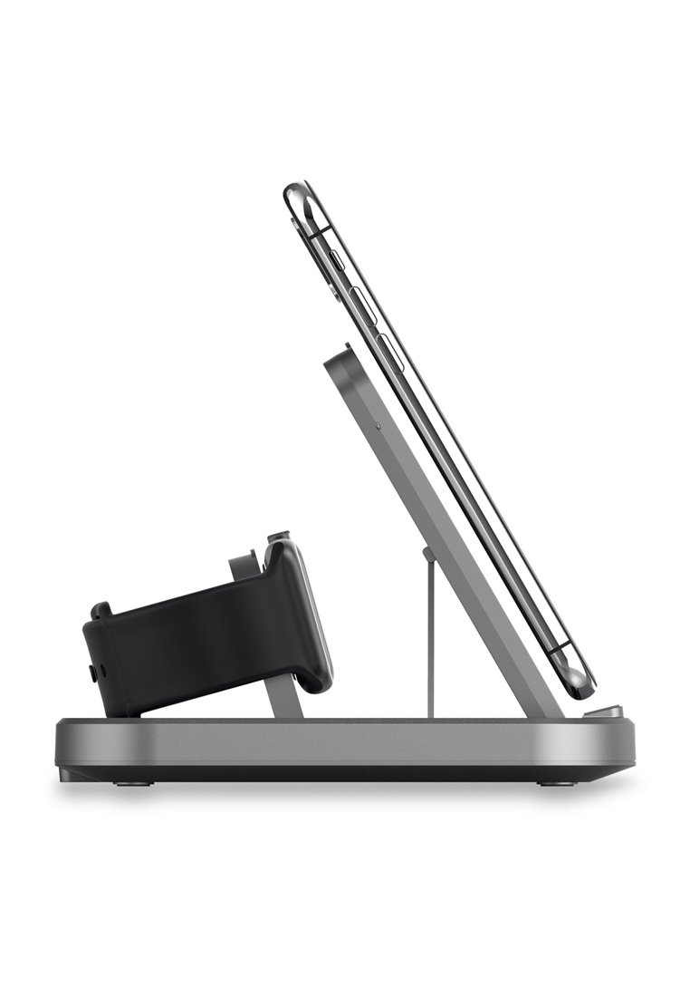 Drahtloses Ladegerät, das ein Smartphone und eine Smartwatch nebeneinander vor einem weißen Hintergrund hält.