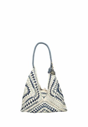 Ręcznie tkana niebiesko-biała szydełkowa torba na ramię z zaokrąglonym uchwytem i ozdobnymi frędzlami z jednej strony.