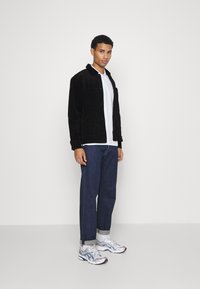 Weekday ROLAND OVERSHIRT - Casaco de verão - black