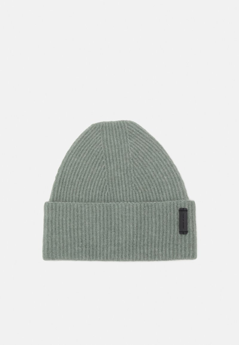 Beanie a coste lavorato a maglia in verde chiaro, con risvolto e una piccola etichetta nera. Tessuto morbido, materiale elastico e vestibilità aderente.