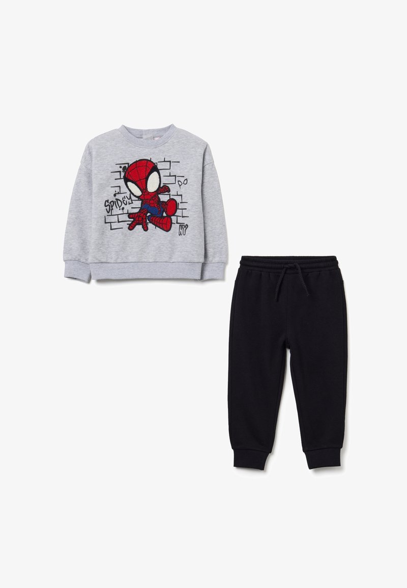 Grijze sweatshirt met geborduurd Spider-Man ontwerp en zwarte joggerbroeken. Katoenmengsel, ribgebreide manchetten en een relaxte fit.