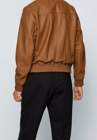 BOSS Skinnjacka - brown