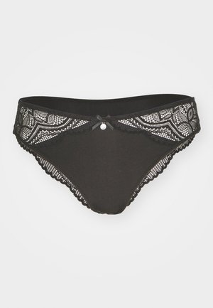 Musta bikinityyppinen alusvaate, jossa on pitsireunainen vyötärö, jossa on aaltoileva reuna ja pieni nauha korostuksena keskellä etuosaa.