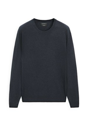 Maglione girocollo grigio scuro realizzato in materiale morbido, con maniche lunghe, polsini a coste e un design pulito e classico senza motivi.