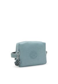 Astuccio cosmetico in nylon blu con un logo tondeggiante, chiusura con zip e manico laterale. Presenta un ciondolo con una figura grigia e dettagli floreali.